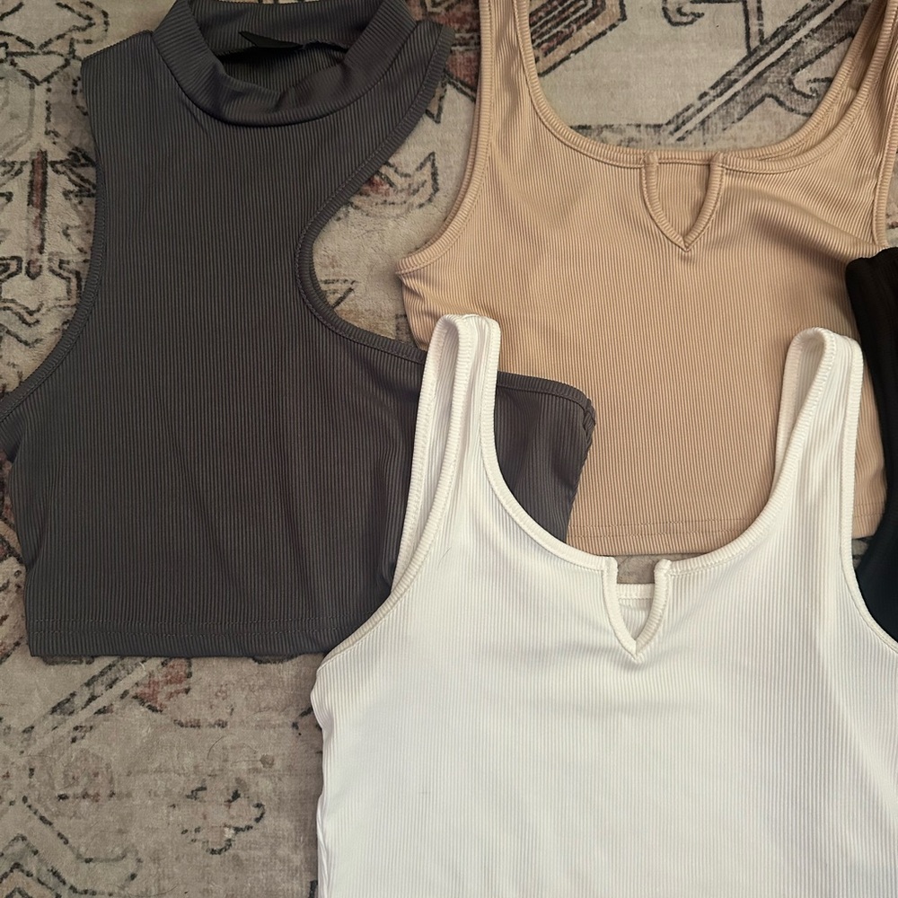 SHEIN tank bundle - Picture 2 of 3